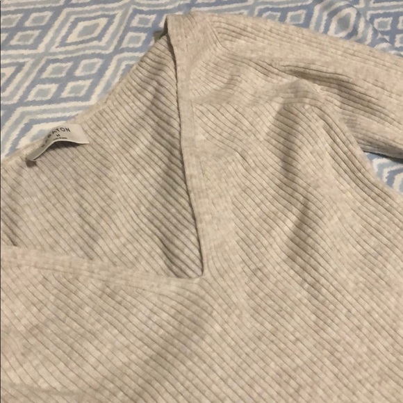 Aritizia Babaton Grey V-Neck Sweater - Picture 3 of 3